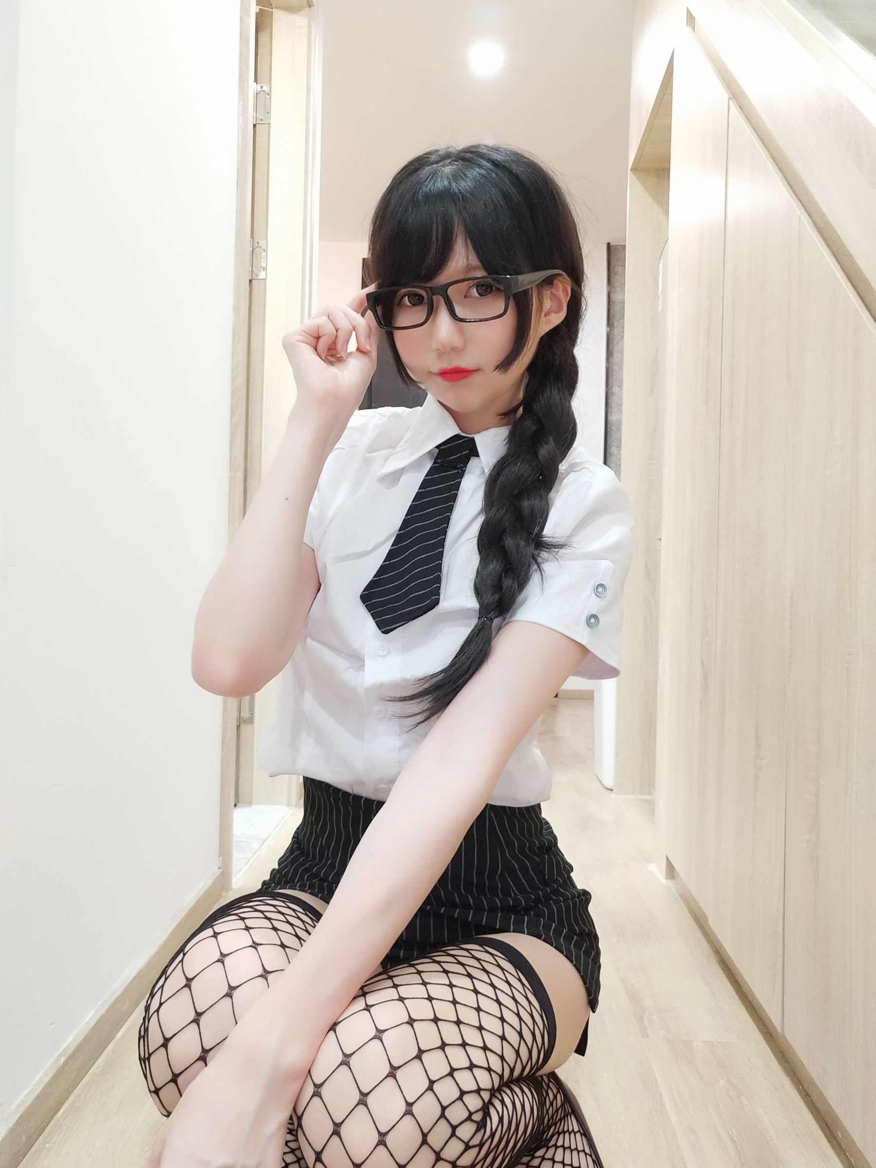 [网络美女]网袜眼镜娘:魔物喵(NAGISA魔物喵)无水印写真大图收藏合集(21P)