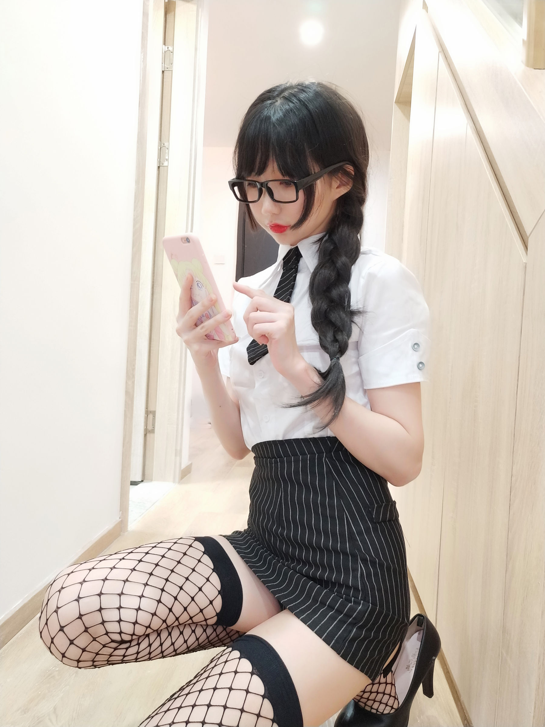 [网络美女]网袜眼镜娘:魔物喵(NAGISA魔物喵)无水印写真大图收藏合集(21P)