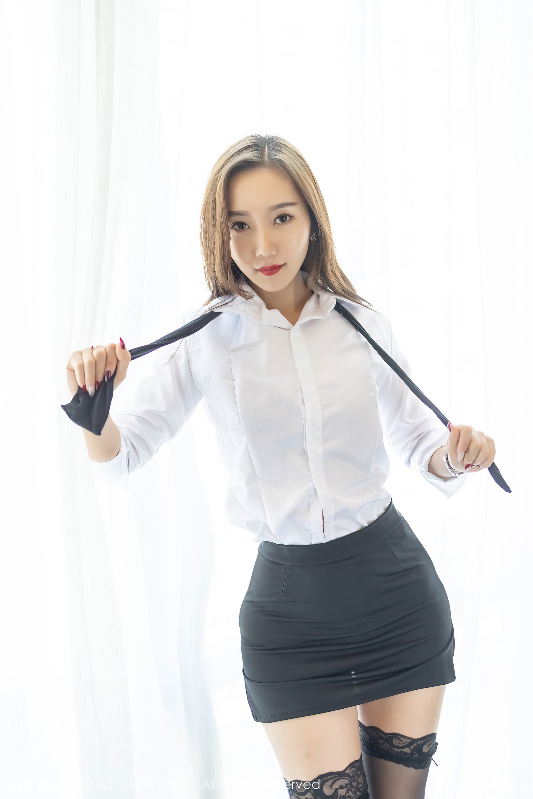 [秀人网]美臀黑丝制服黑丝诱惑:艾静香无水印写真大图收藏合集(43P)