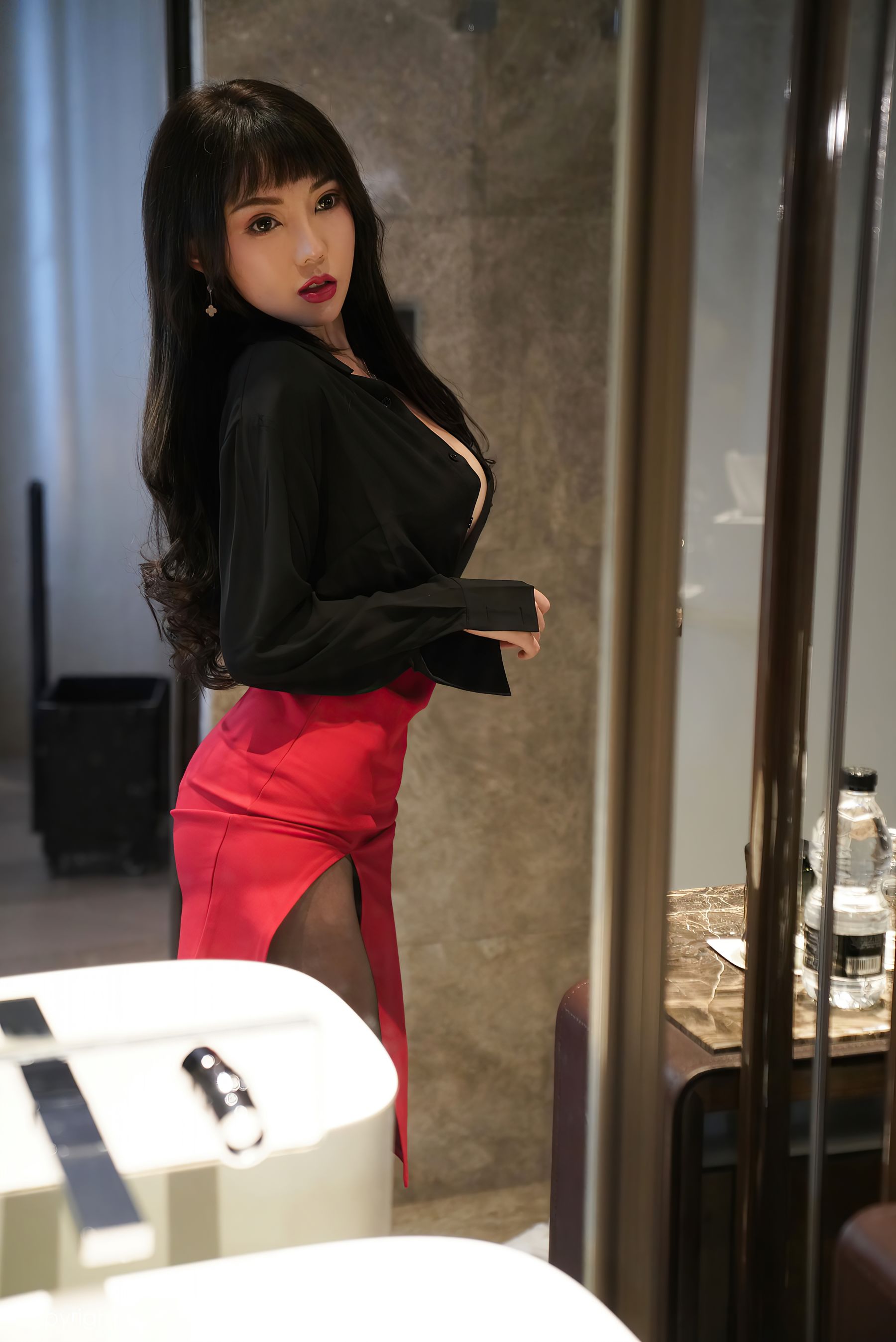 [秀人网]丝袜熟女黑丝诱惑:柴婉艺(柴婉艺Averie,萌汉药baby)超高清私房照片免费在线(50P)